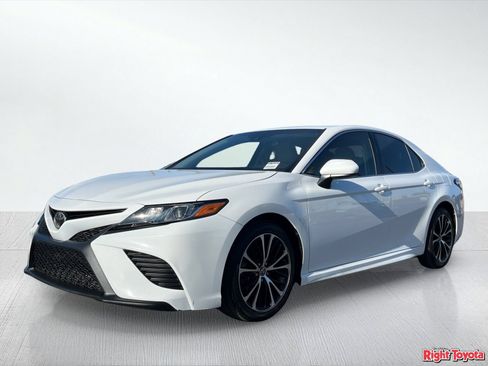 Certified 2018 Toyota Camry SE w/ Protection Package (Q2) FWD image 2