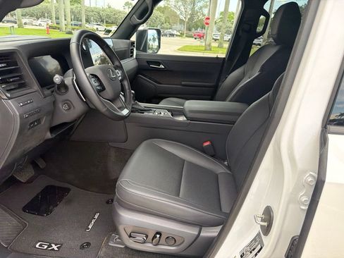 Used 2025 Lexus GX 550 w/ Accessory Package (Z1) AWD/4WD image 5