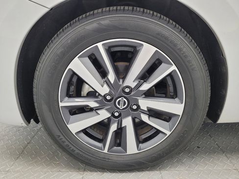 Used 2021 Nissan Versa SV FWD image 31