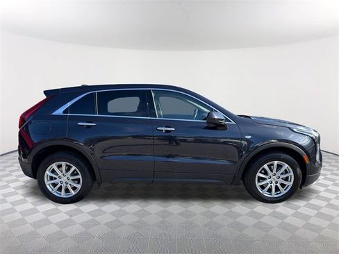 Used 2022 Cadillac XT4 Luxury w/ Driver Awareness Package image 4