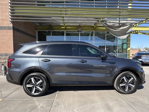 Used 2022 Kia Sorento S w/ Panoramic Sunroof Package image 9