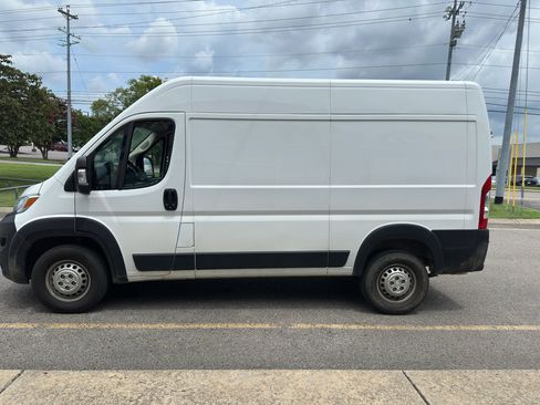 Used 2024 RAM ProMaster 2500 w/ Convenience Group FWD image 7
