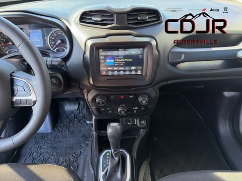 Used 2018 Jeep Renegade Latitude w/ Popular Equipment Group image 33