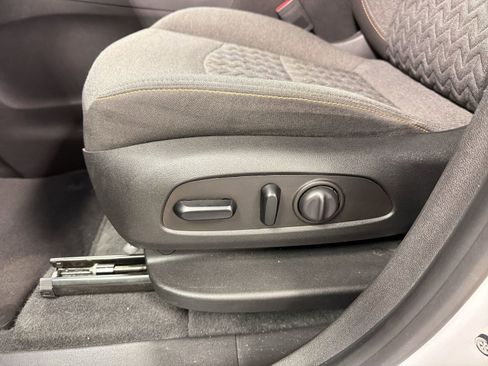 Used 2023 Chevrolet Equinox LT w/ Driver Convenience Package image 14