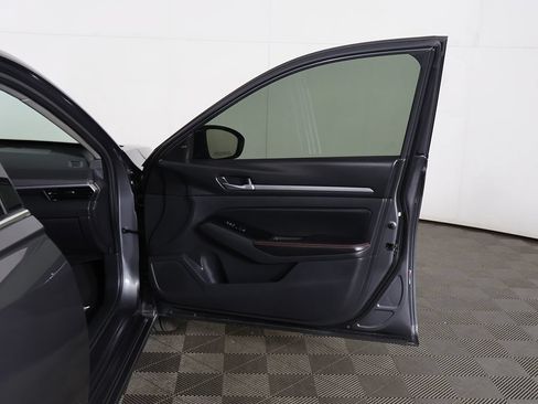 Used 2024 Nissan Altima 2.5 SR FWD image 15