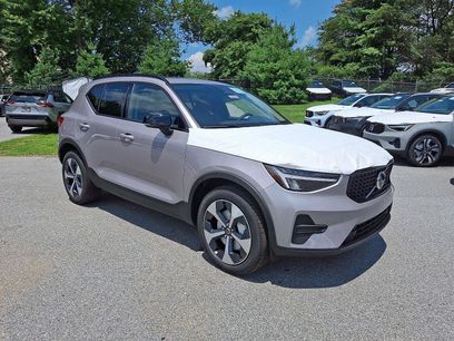 New 2026 Volvo XC40 B5 Core w/ Climate Package