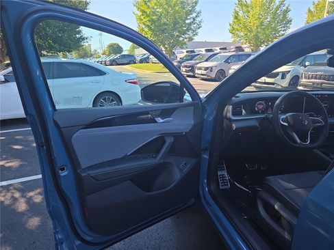 New 2025 Volkswagen Tiguan SE R-Line image 11