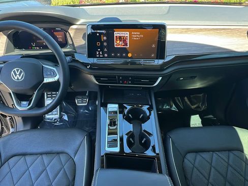 Certified 2025 Volkswagen Atlas SEL Premium R-Line AWD/4WD image 26