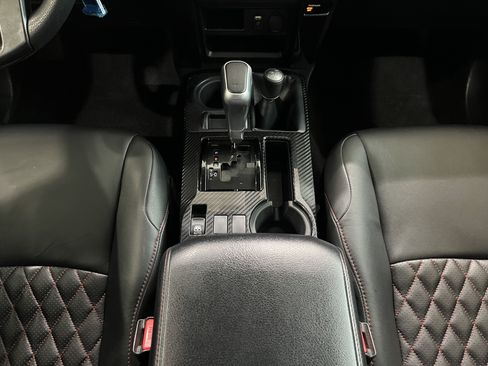 Used 2018 Toyota 4Runner TRD Off-Road AWD/4WD image 16