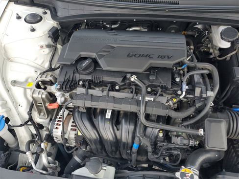 Used 2024 Hyundai Elantra SEL image 9