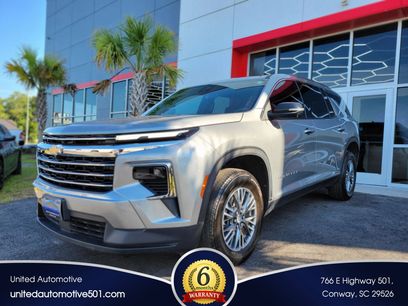 Used 2025 Chevrolet Traverse LT w/ Driver Confidence Package