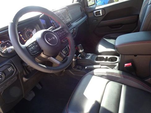 Used 2024 Jeep Gladiator Rubicon image 13