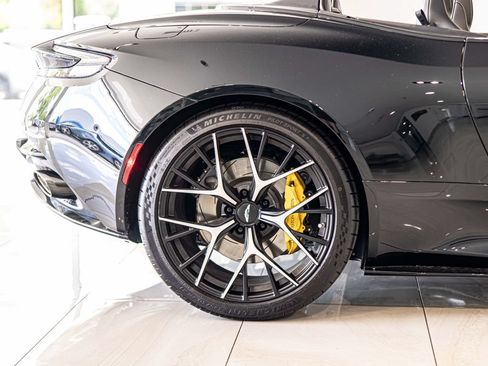 Used 2025 Aston Martin DB12 Convertible RWD image 11