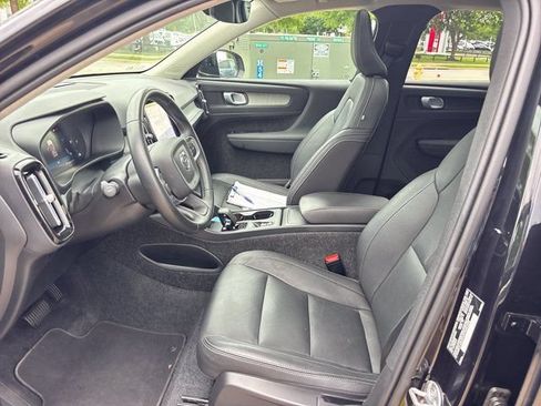 Used 2025 Volvo XC40 B5 Core AWD/4WD image 15
