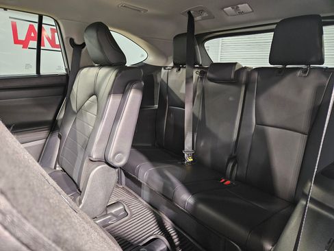Certified 2025 Toyota Highlander XLE image 38
