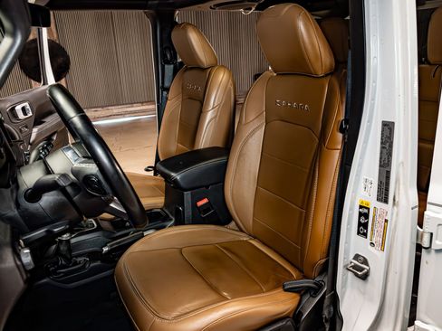 Used 2020 Jeep Wrangler Unlimited Sahara image 24