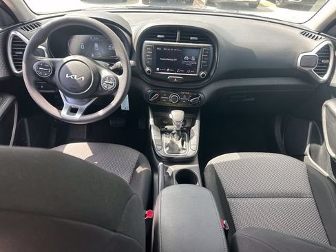 Certified 2025 Kia Soul LX w/ LX Technology Package FWD image 15