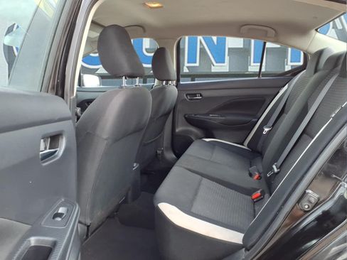 Used 2021 Nissan Versa SV FWD image 6