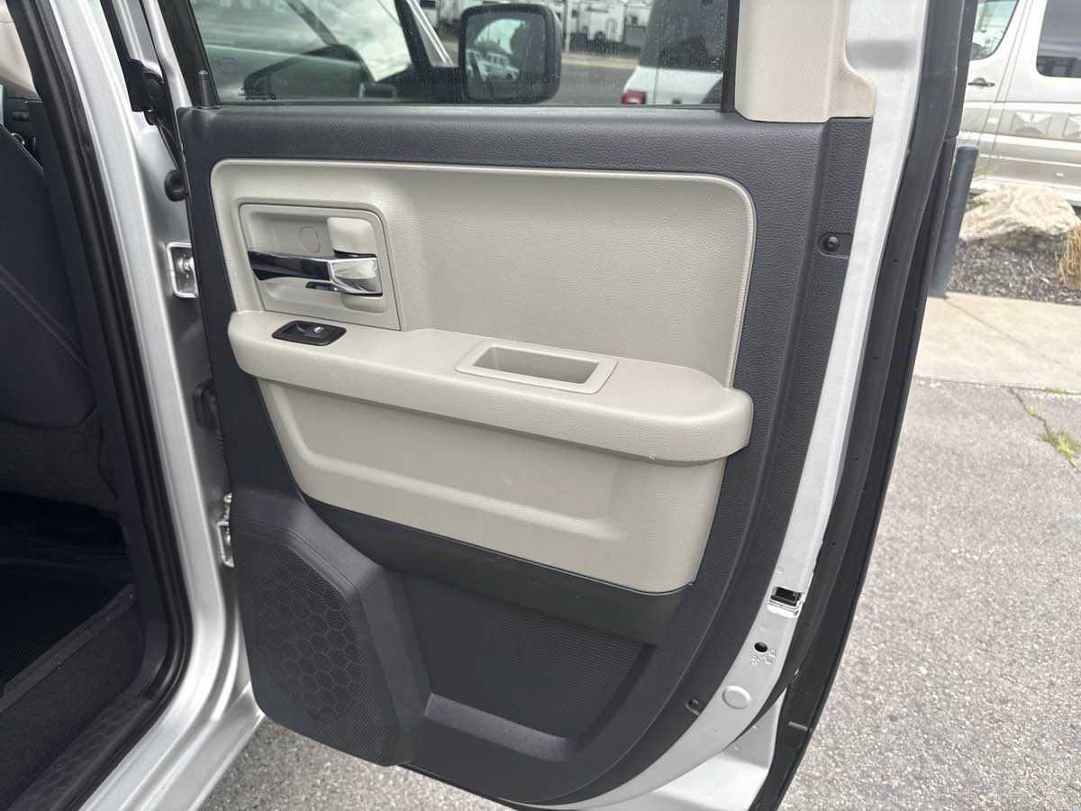 Used 2012 RAM 1500 Classic SLT AWD/4WD image 18