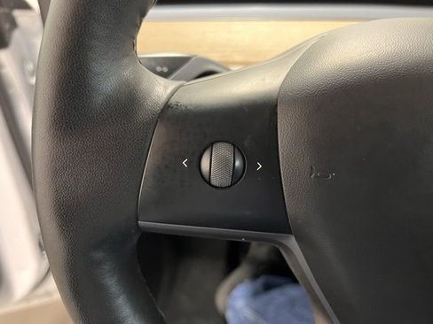 Used 2021 Tesla Model Y Long Range image 21