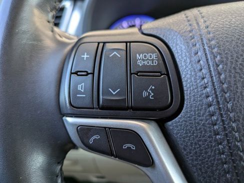 Used 2019 Toyota Highlander XLE image 27