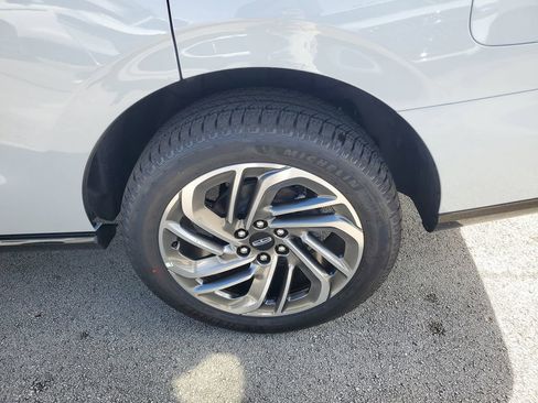 New 2025 Lincoln Navigator Reserve image 8