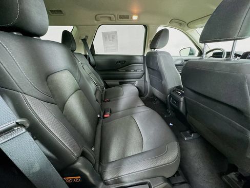 Used 2024 Nissan Pathfinder SV FWD image 33