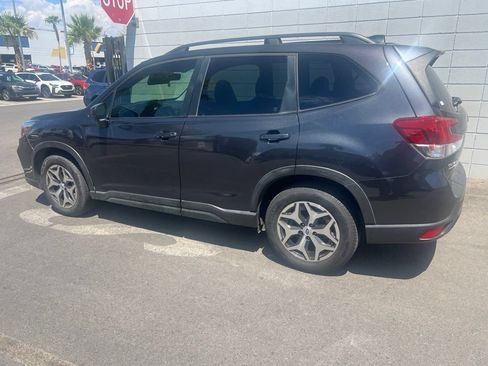 Used 2019 Subaru Forester Premium AWD/4WD image 5