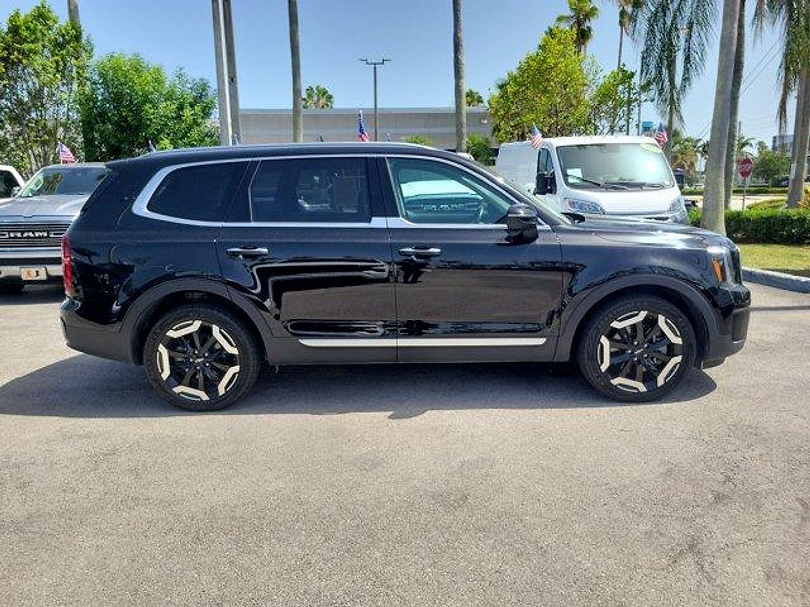 Used 2023 Kia Telluride S AWD/4WD image 8
