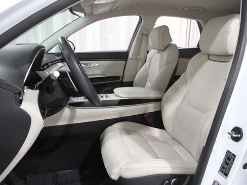 Certified 2024 Genesis GV70 2.5T AWD/4WD image 5
