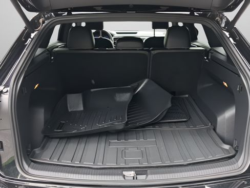 Used 2021 Volkswagen Atlas Cross Sport SEL FWD image 21
