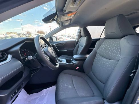 Used 2021 Toyota RAV4 XLE AWD/4WD image 12