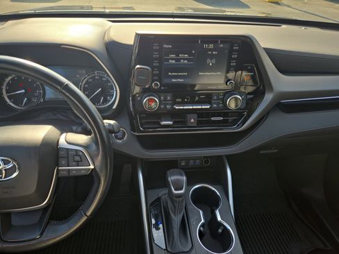 Used 2022 Toyota Highlander XLE image 27