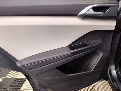 New 2025 Volkswagen Taos SEL image 23