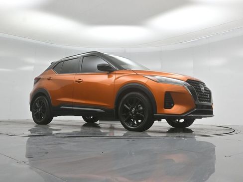 Used 2023 Nissan Kicks SR FWD image 4