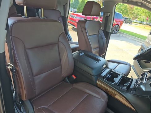 Used 2019 Chevrolet Tahoe Premier w/ Premier Plus Edition AWD/4WD image 10
