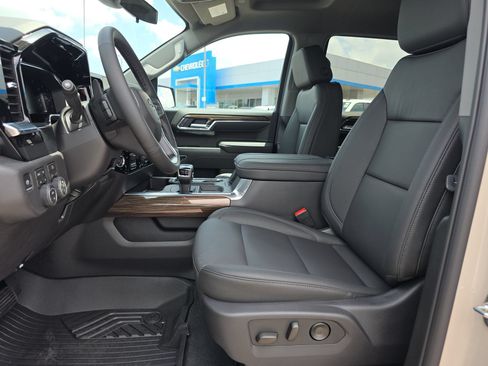 New 2026 Chevrolet Silverado 1500 RST w/ Dark Appearance Package AWD/4WD image 10