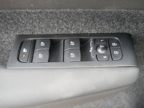 Certified 2025 Volvo XC40 B5 Plus image 11