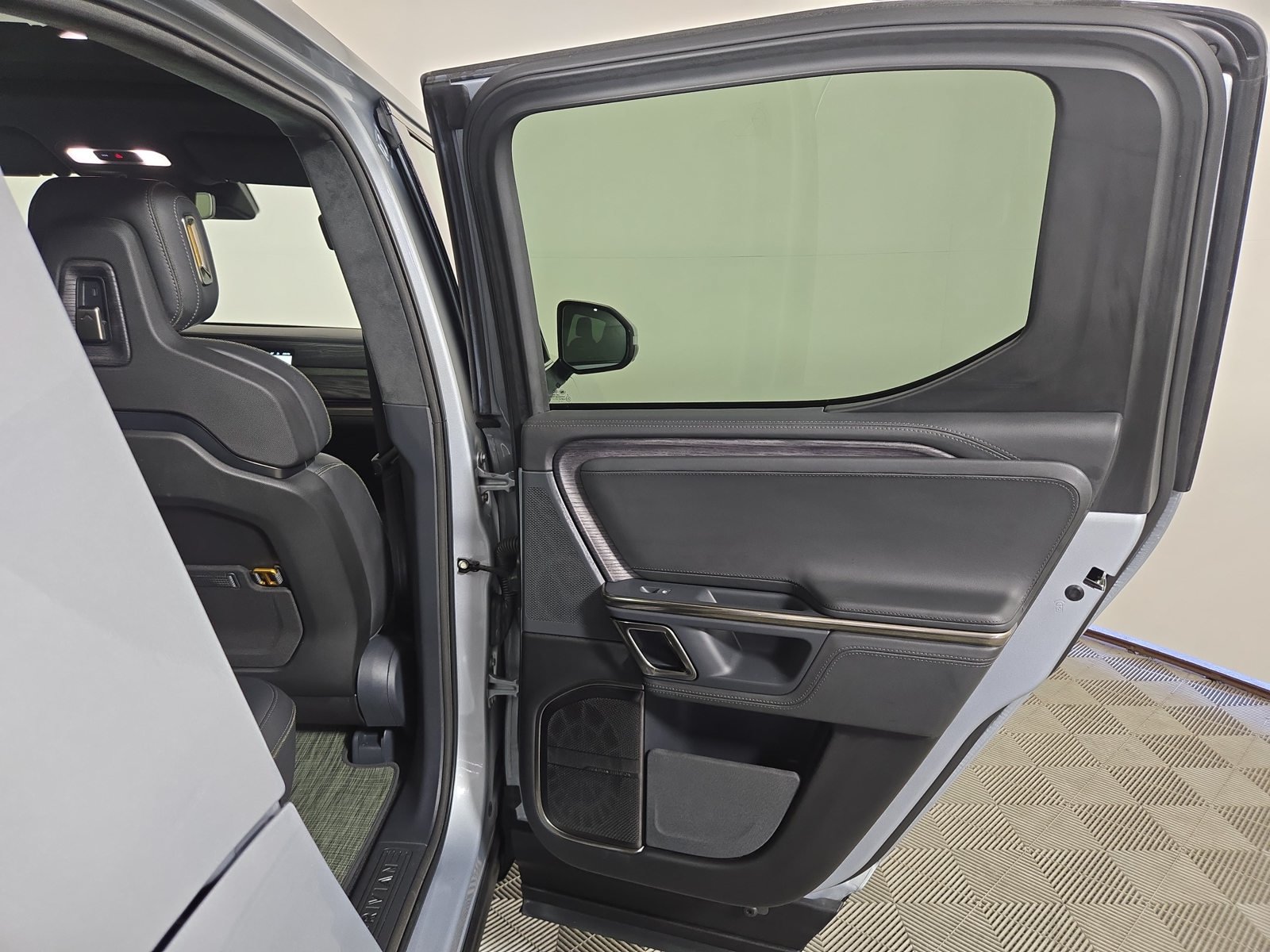 Used 2022 Rivian R1T Adventure AWD/4WD image 19