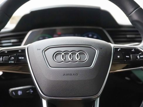 Used 2022 Audi e-tron Chronos image 25
