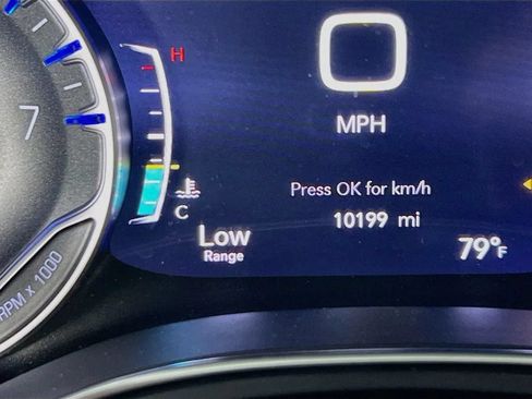 Used 2025 Chrysler Pacifica Limited AWD/4WD image 13