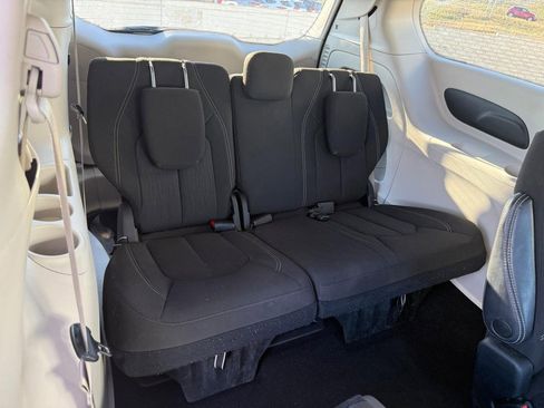Used 2023 Chrysler Voyager LX image 13