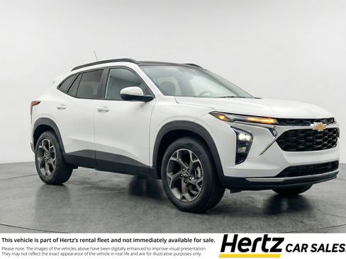 Used 2025 Chevrolet Trax LT FWD image 1