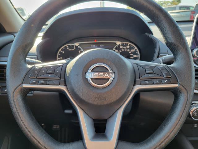Used 2025 Nissan Altima 2.5 SV FWD image 12