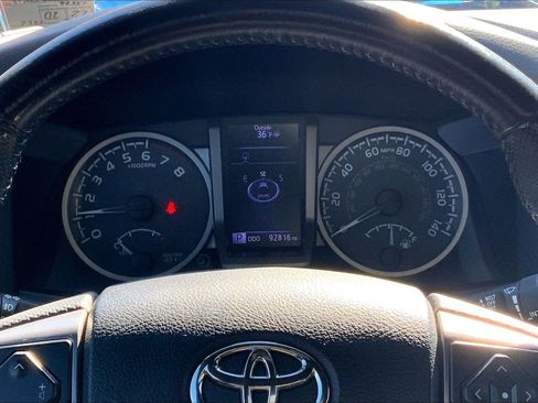 Used 2017 Toyota Tacoma Limited w/ Tow Package image 21