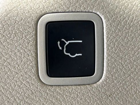 Used 2023 Chrysler Pacifica Limited image 16