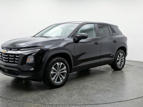 Used 2025 Chevrolet Equinox LT image 3