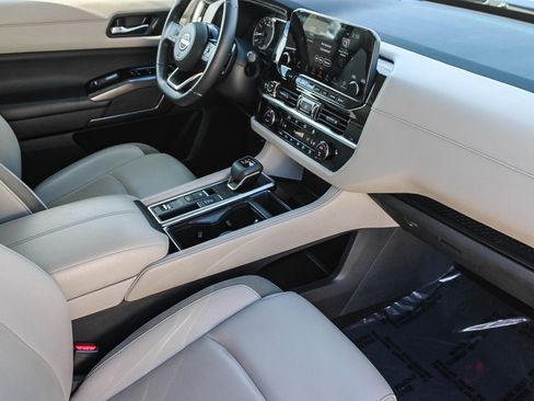 Used 2023 Nissan Pathfinder SL image 17