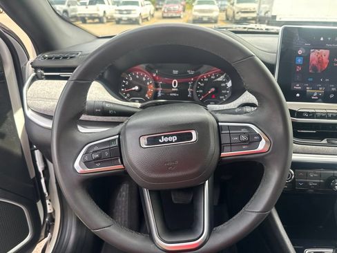 Used 2024 Jeep Compass Latitude AWD/4WD image 9