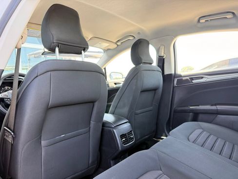 Used 2019 Ford Fusion SE FWD image 15